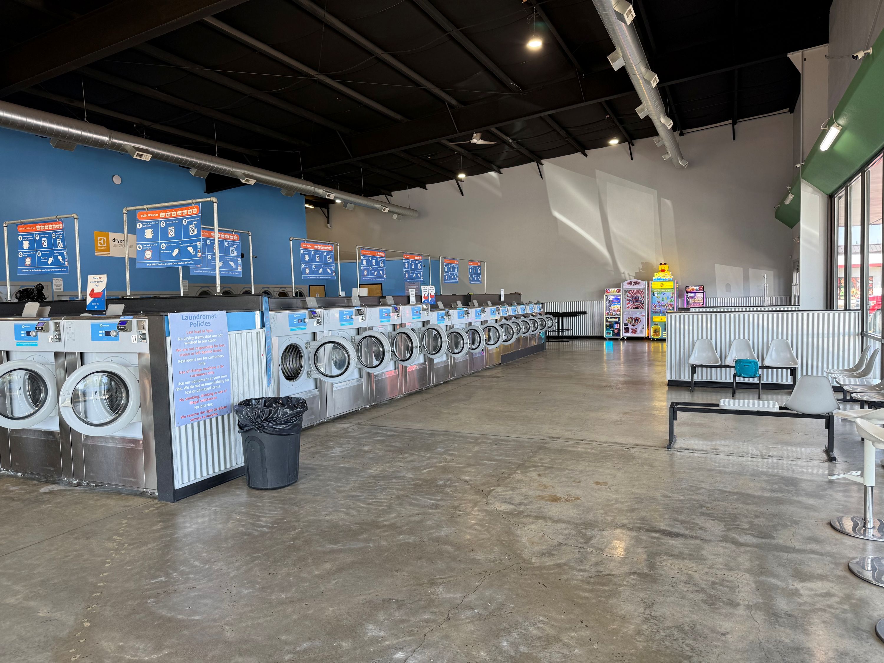 Valley Laundry Interior 5