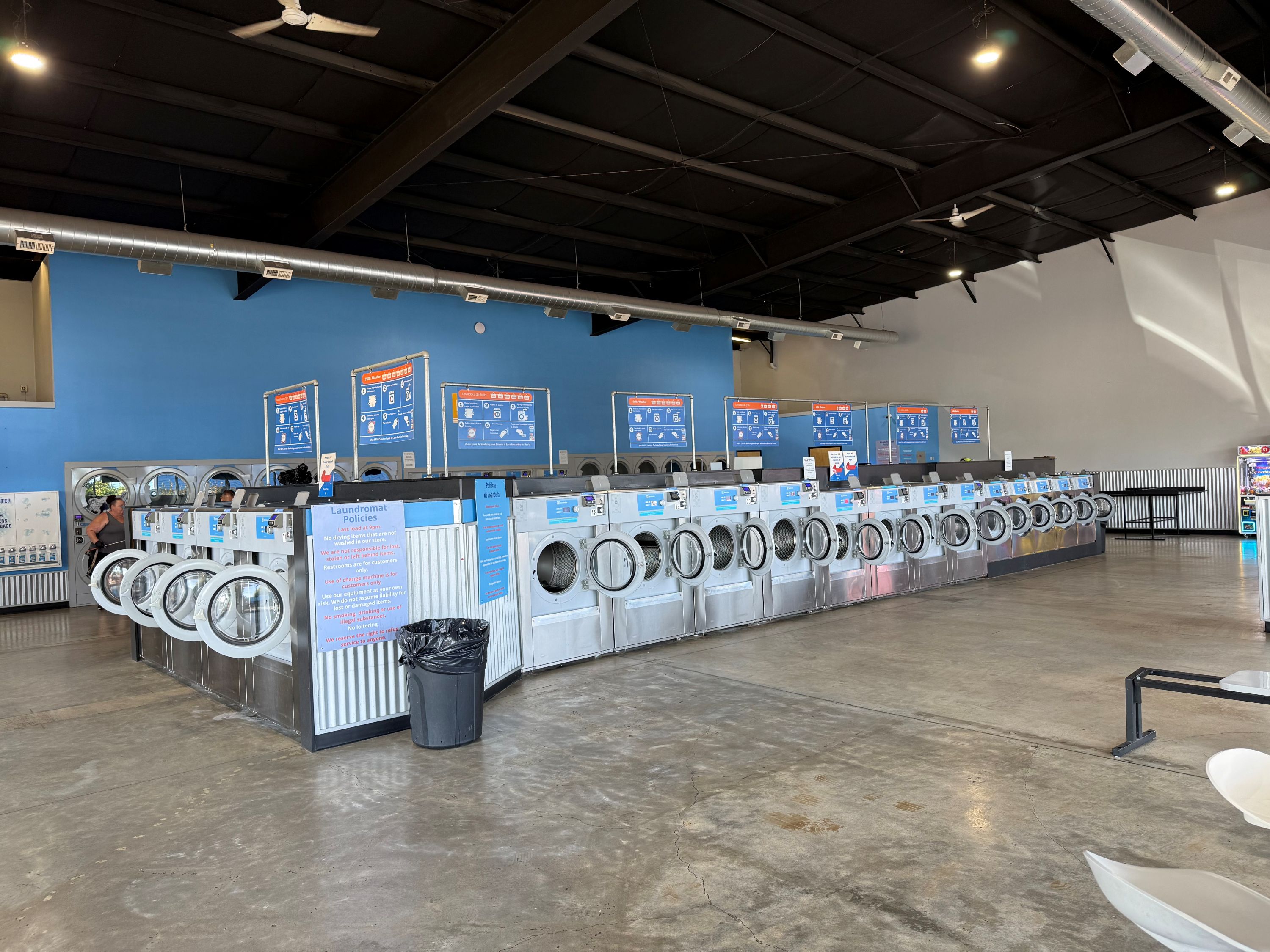 Valley Laundry Interior 6