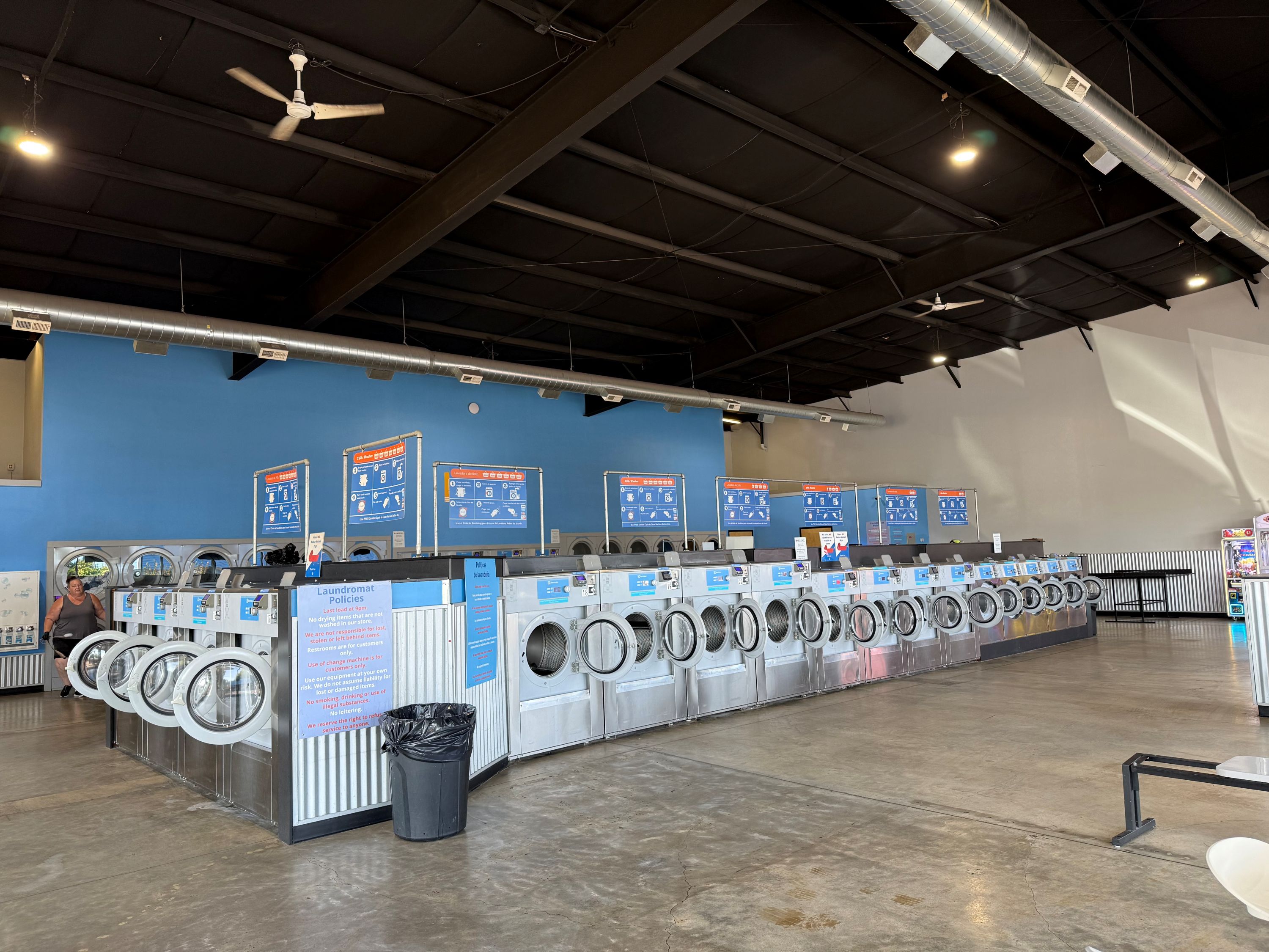 Valley Laundry Interior 4